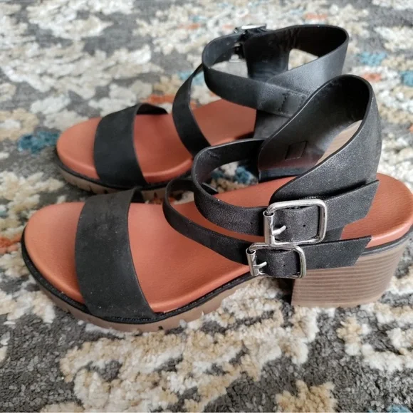 MIA Janyee Lug Sole Ankle Strap Sandals - Picture 7 of 11